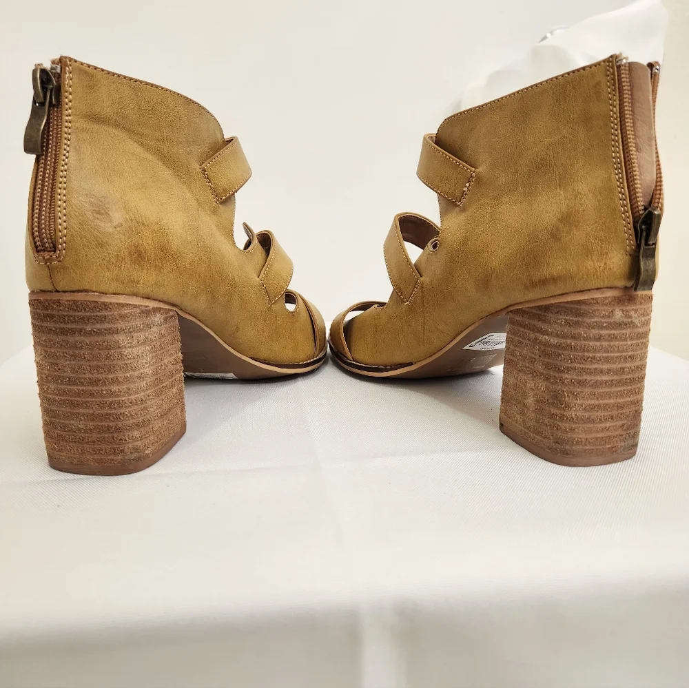 Beast Fashion Mustard Cutout Buckle Block Heel Sandals – Size 8.5 - Picture 6 of 10